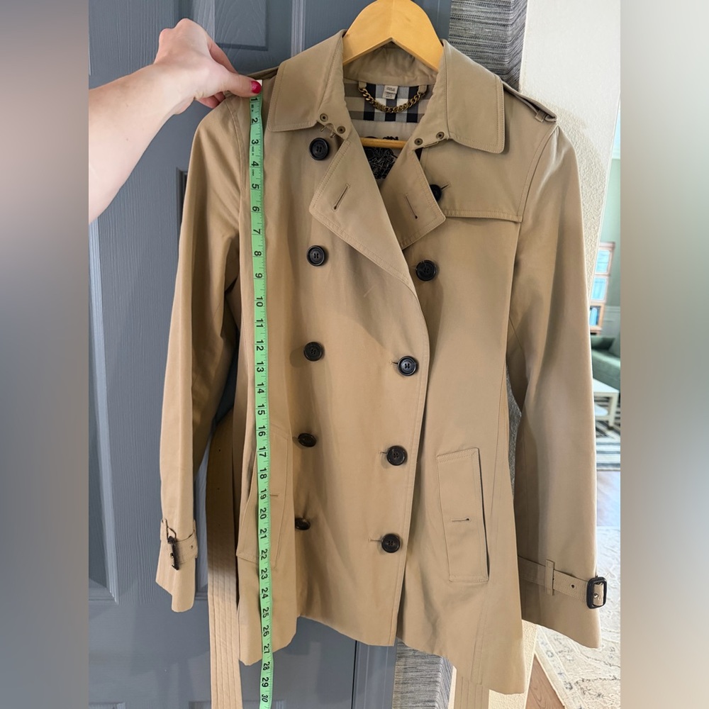 Burberry Beige Double-Breasted Trench Coat with Black Buttons - Picture 5 of 5